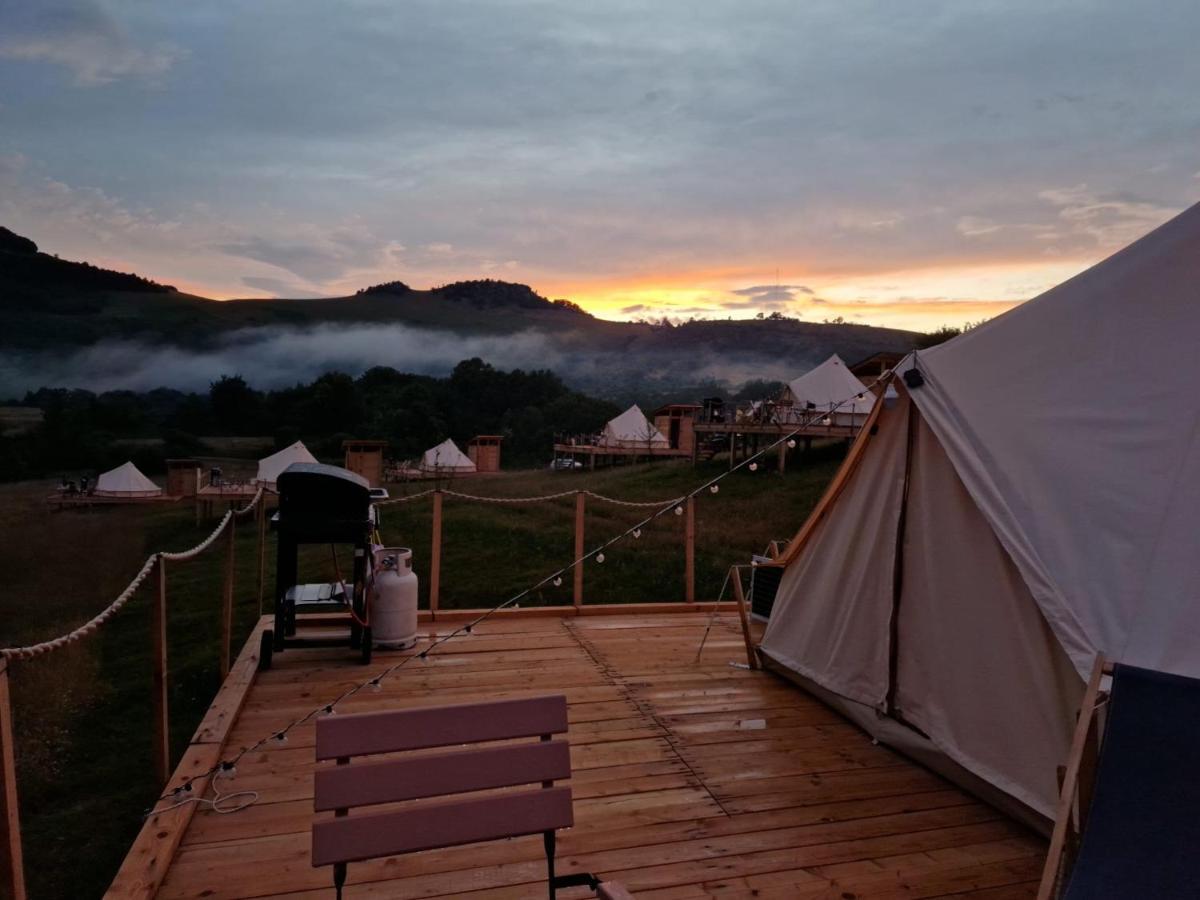 Hotel The Hunters Glamping à Ciudanovita Extérieur photo