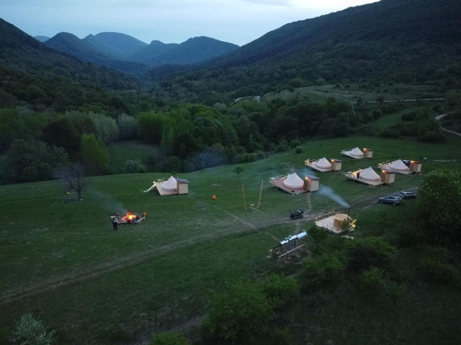 Hotel The Hunters Glamping à Ciudanovita Extérieur photo
